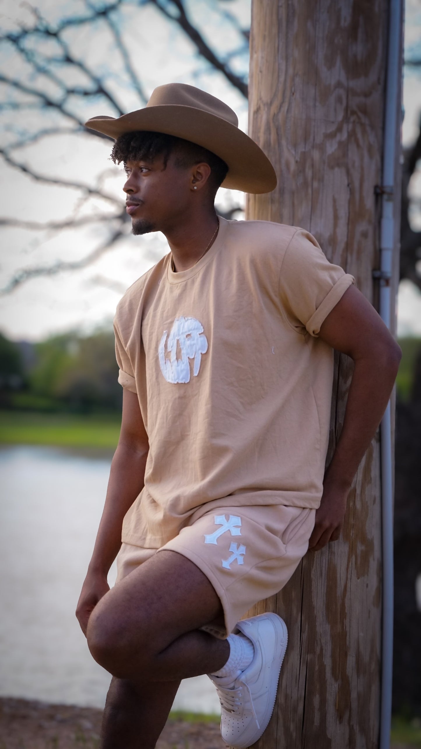 "Cross Logo-Distressed Sweat Shorts"